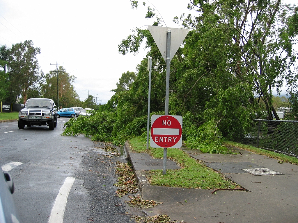 Cairns32 Cyclone Larry.jpg